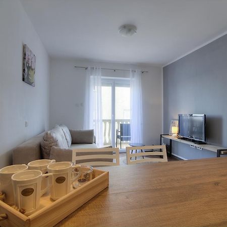 Apartments Lola Сен Екстериор снимка
