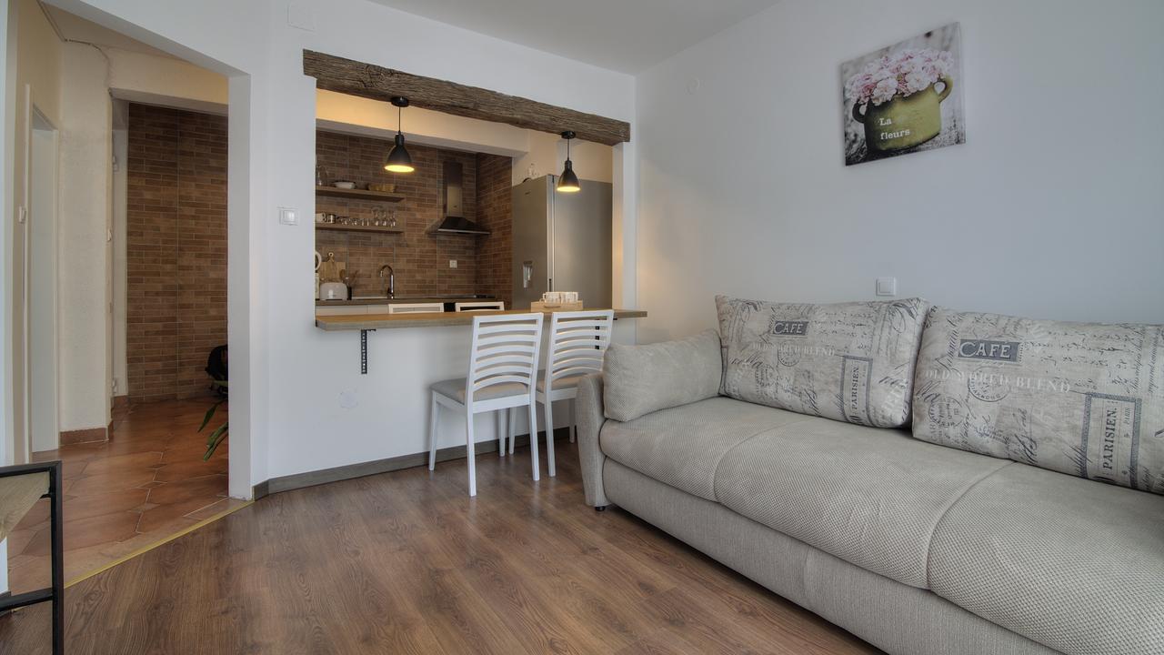 Apartments Lola Сен Екстериор снимка
