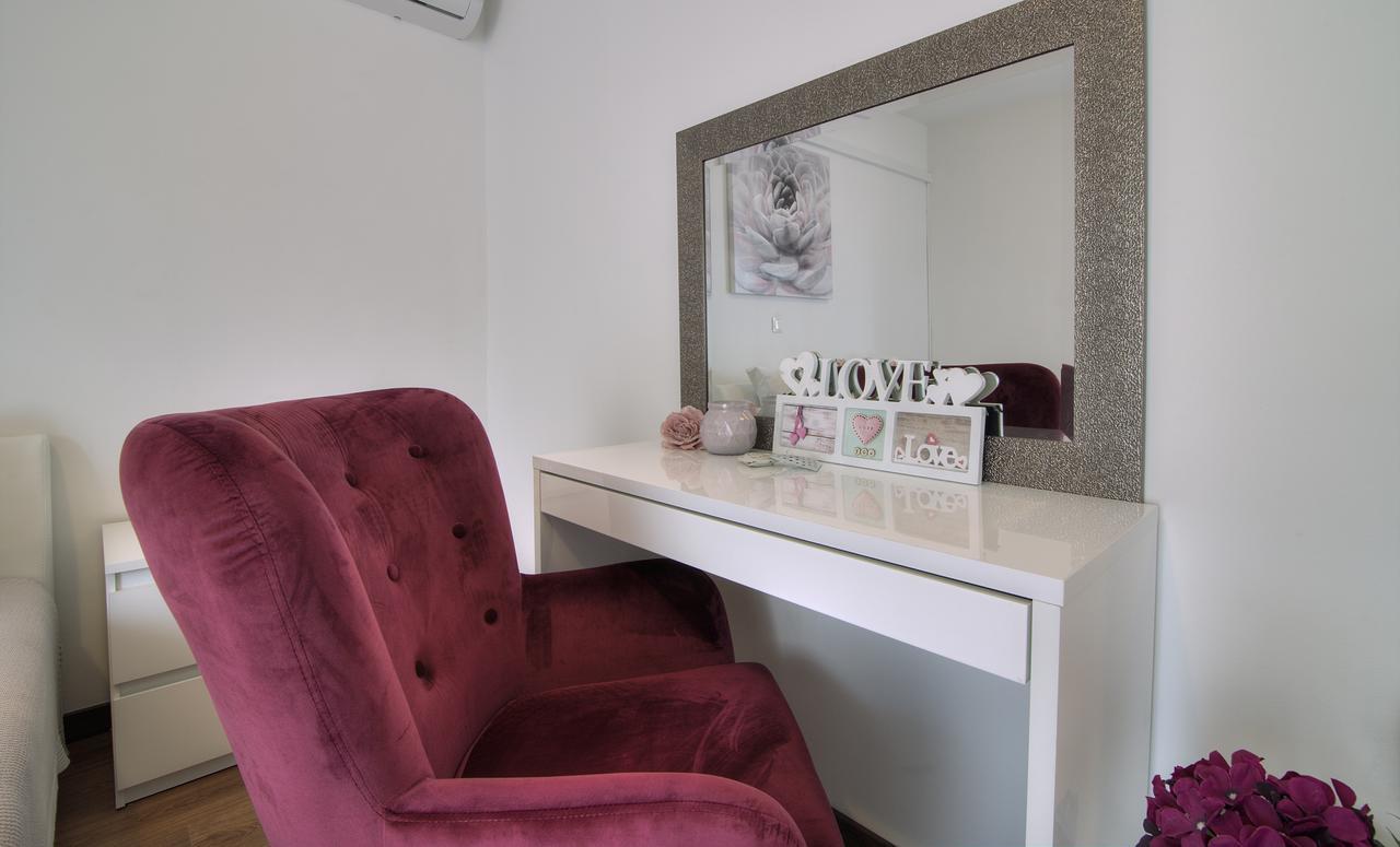 Apartments Lola Сен Екстериор снимка