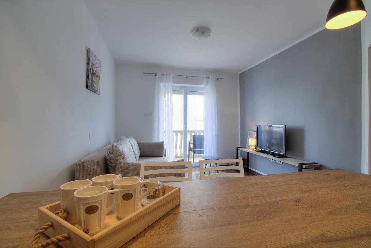 Apartments Lola Сен Екстериор снимка