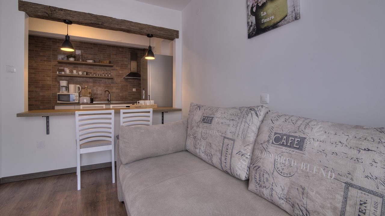 Apartments Lola Сен Екстериор снимка
