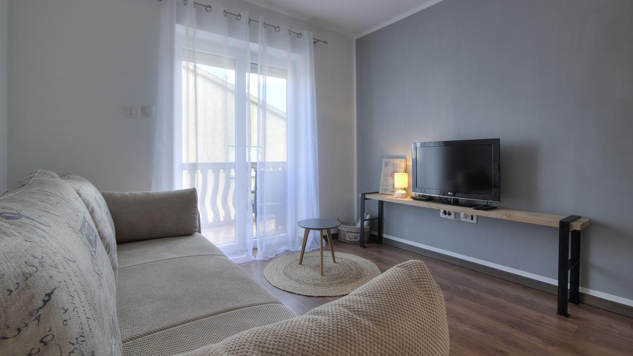 Apartments Lola Сен Екстериор снимка