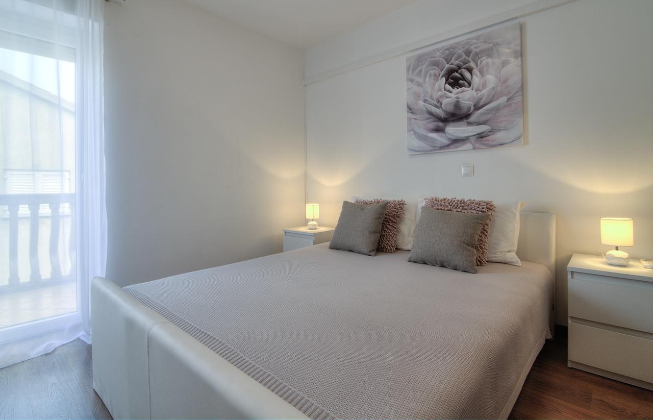 Apartments Lola Сен Екстериор снимка