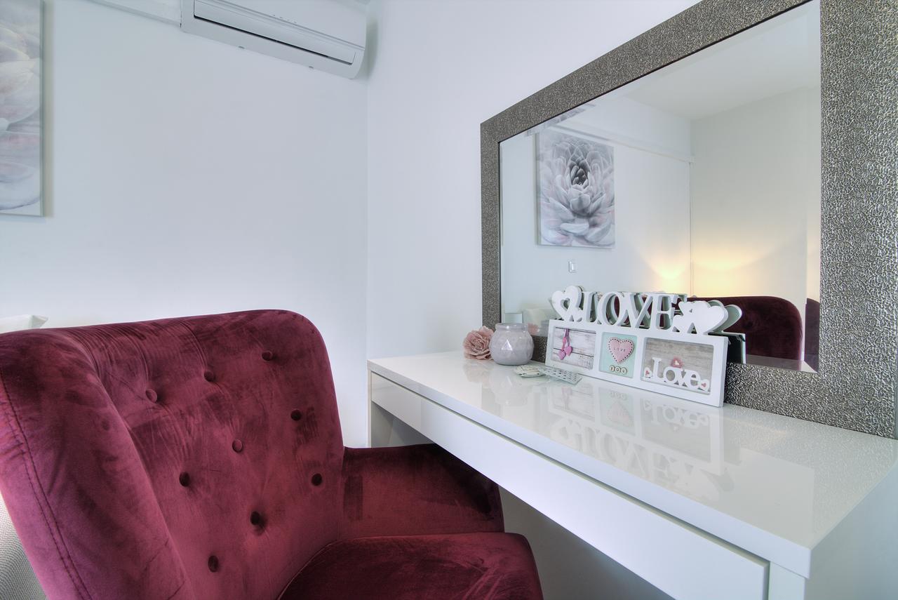 Apartments Lola Сен Екстериор снимка