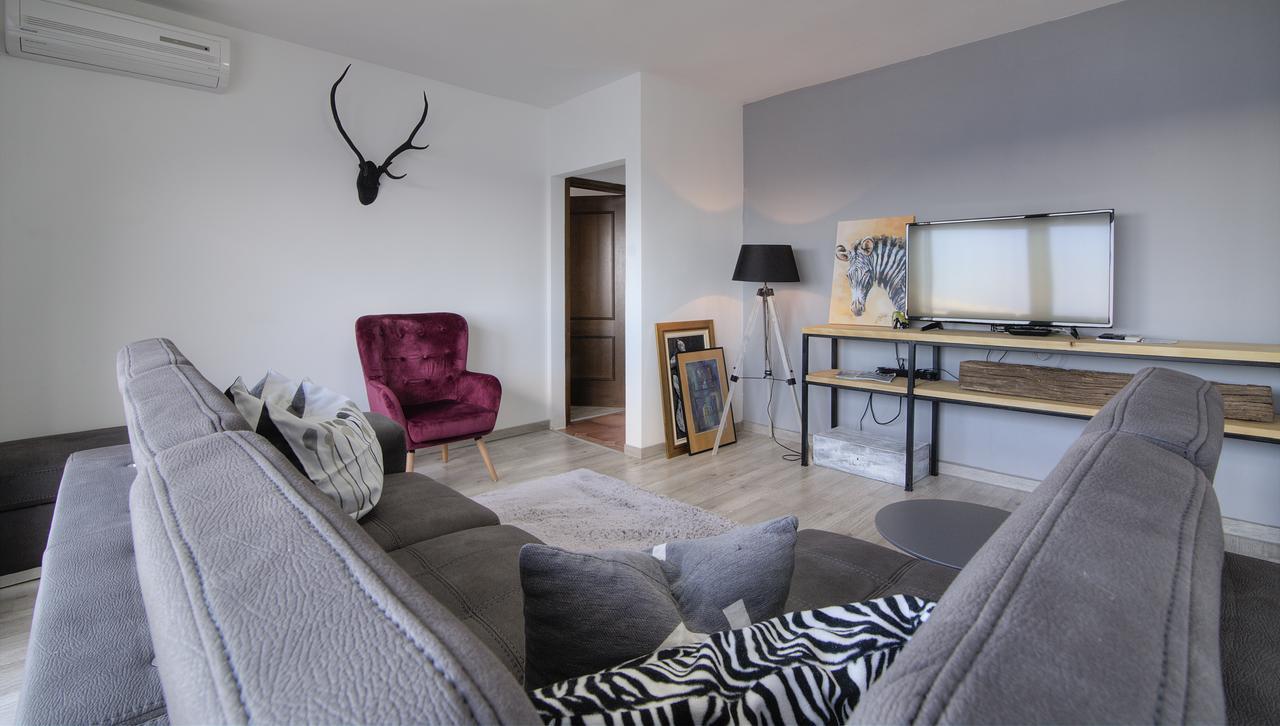 Apartments Lola Сен Екстериор снимка