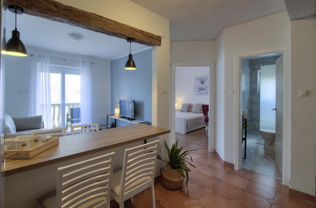 Apartments Lola Сен Екстериор снимка