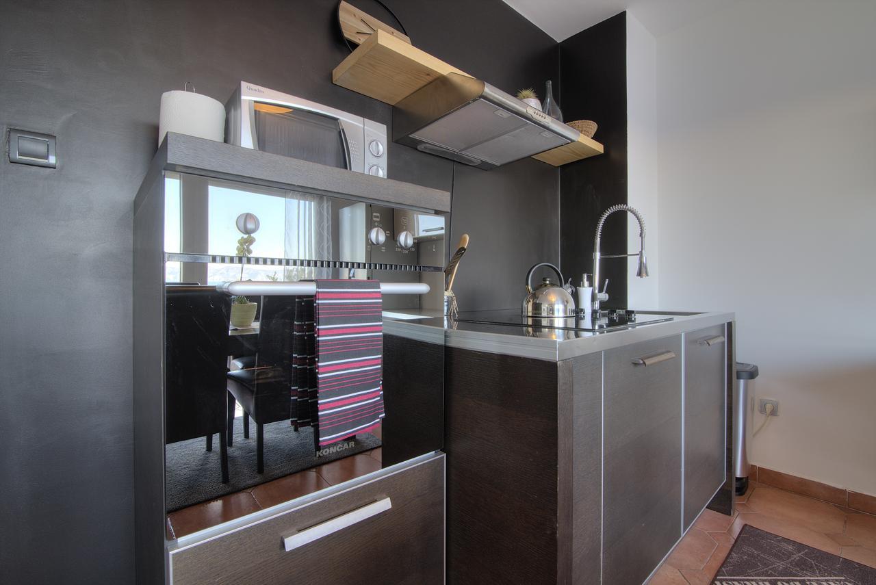 Apartments Lola Сен Екстериор снимка