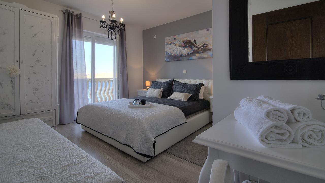 Apartments Lola Сен Екстериор снимка